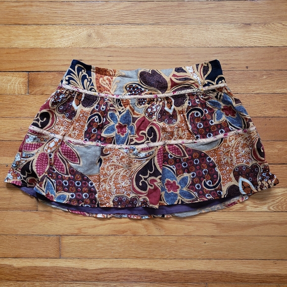 Wet Seal Dresses & Skirts - Wet Seal Patterned Mini Skirt Size S